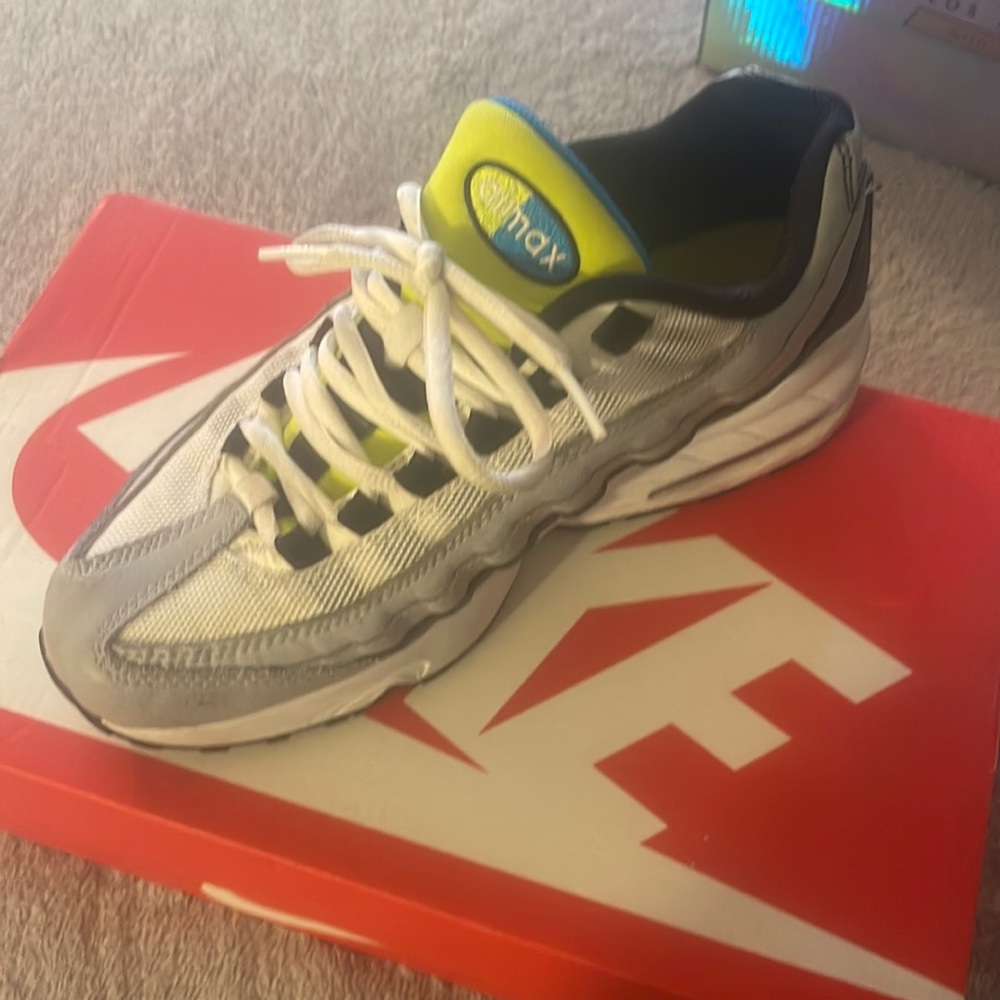 Nike shoes worn once